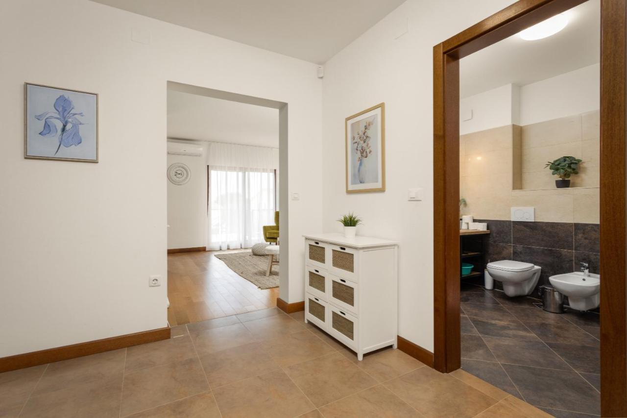 Apartments Cesare With Shared Pool Лижнян Екстер'єр фото