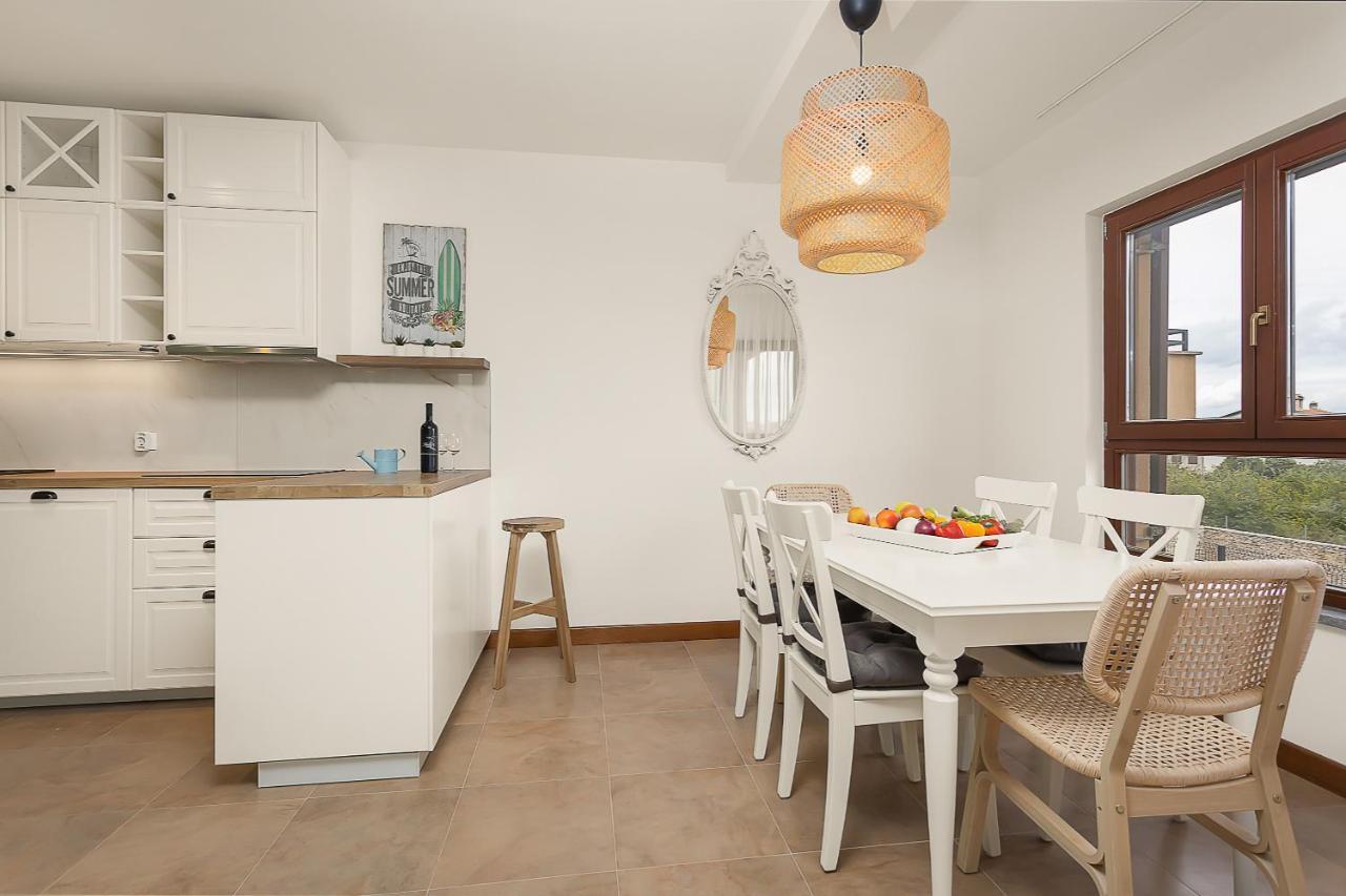 Apartments Cesare With Shared Pool Лижнян Екстер'єр фото