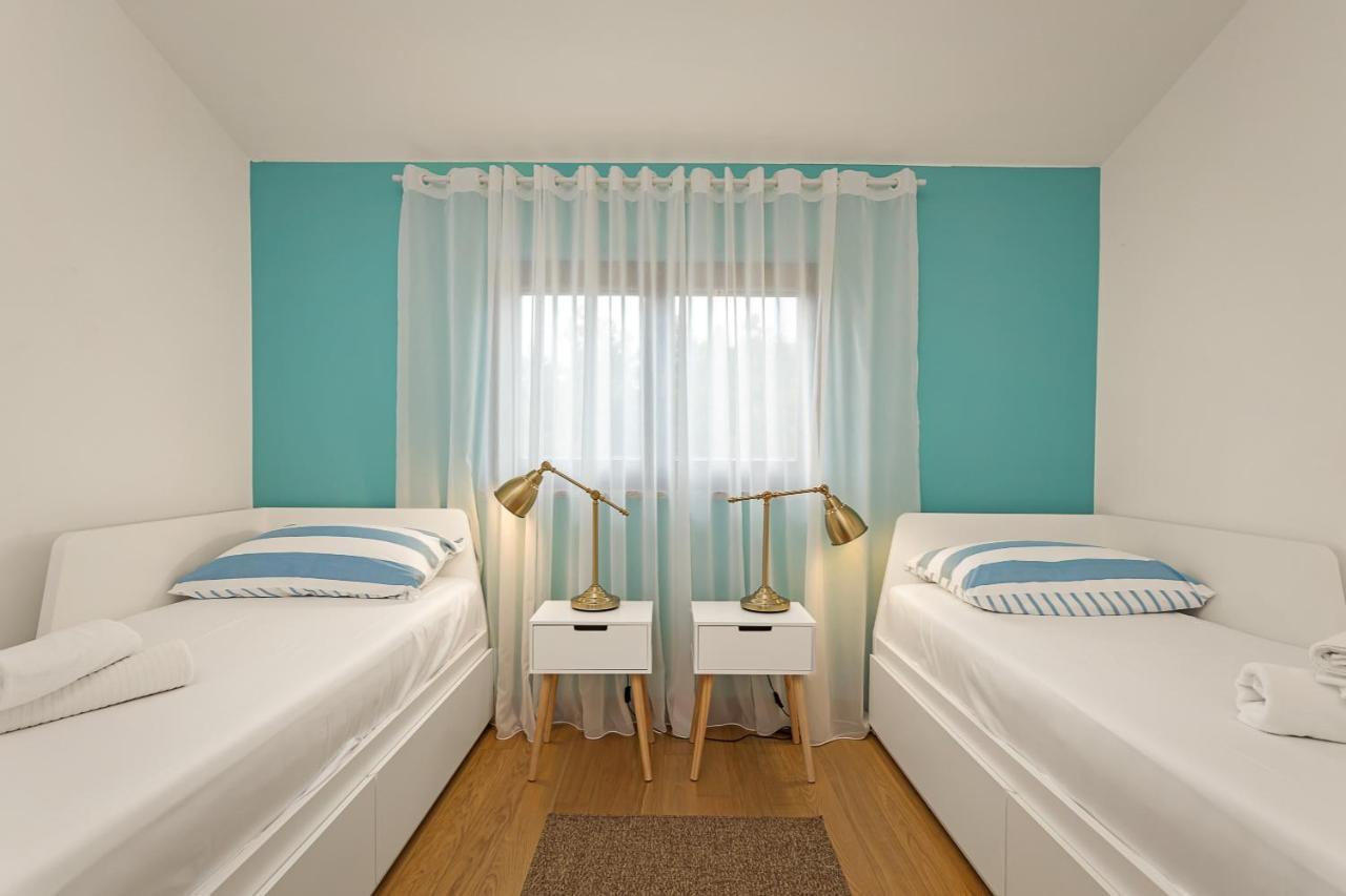 Apartments Cesare With Shared Pool Лижнян Екстер'єр фото