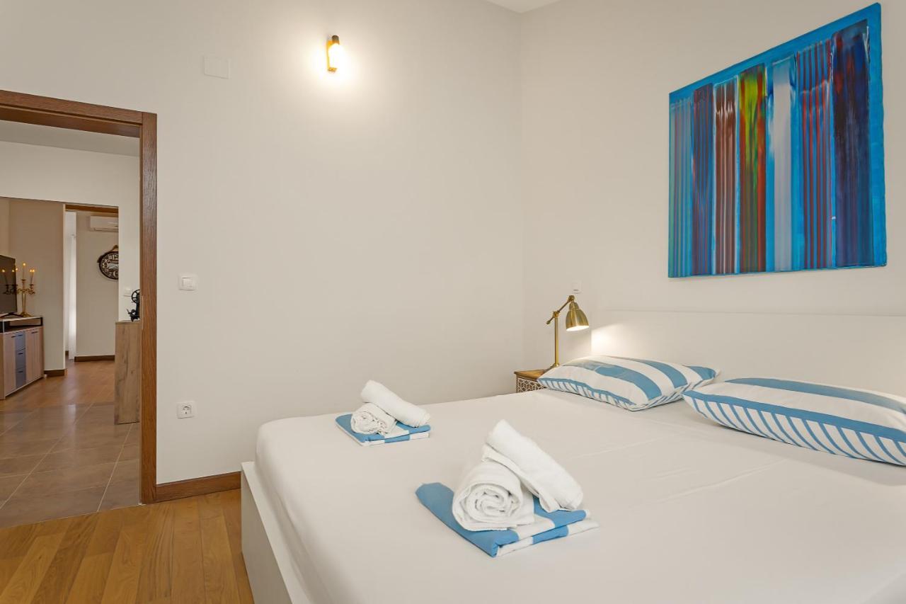 Apartments Cesare With Shared Pool Лижнян Екстер'єр фото