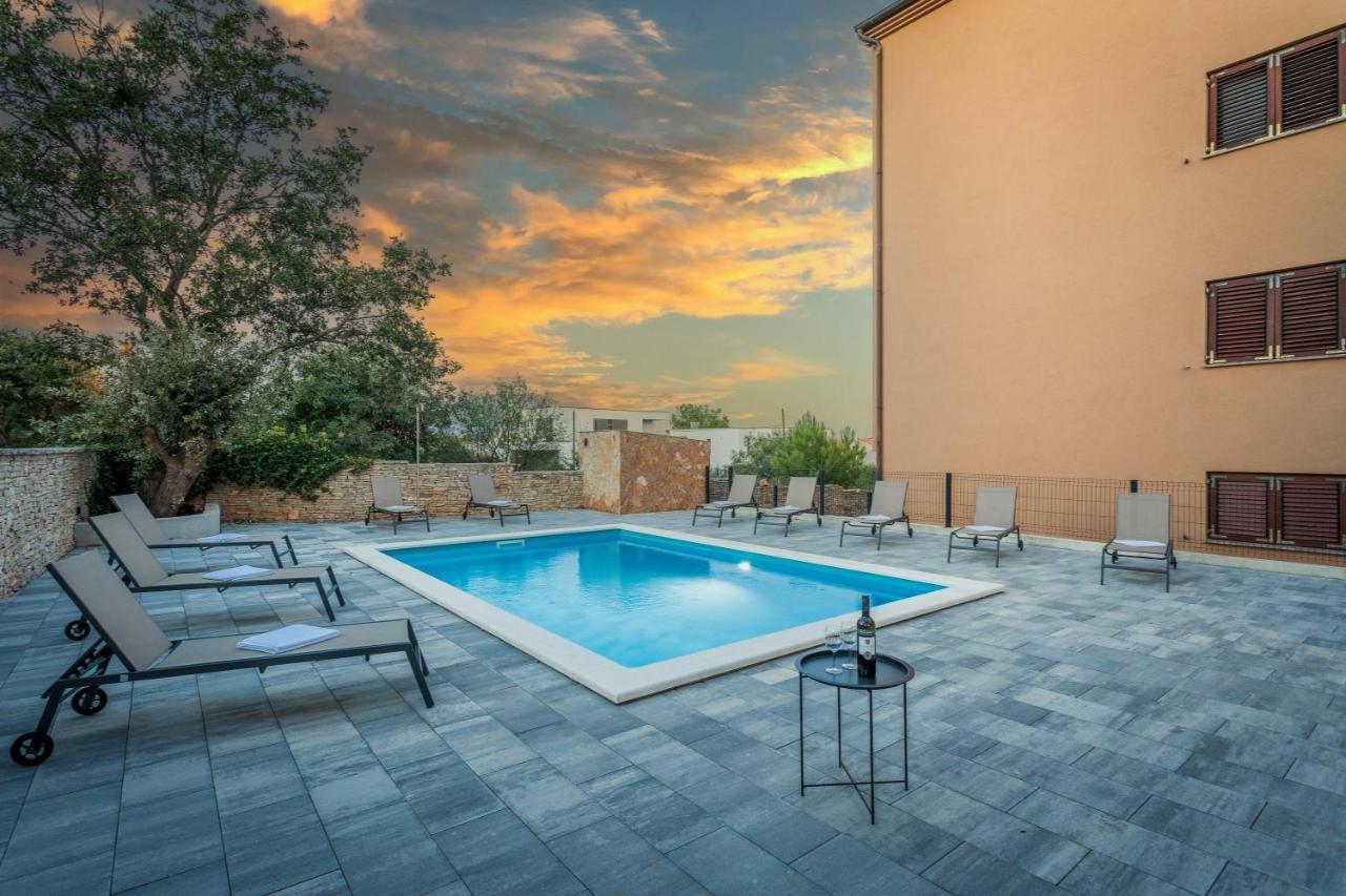 Apartments Cesare With Shared Pool Лижнян Екстер'єр фото