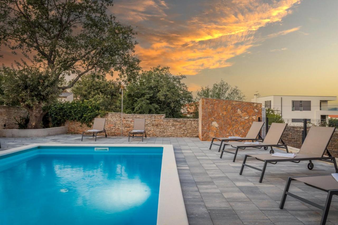 Apartments Cesare With Shared Pool Лижнян Екстер'єр фото