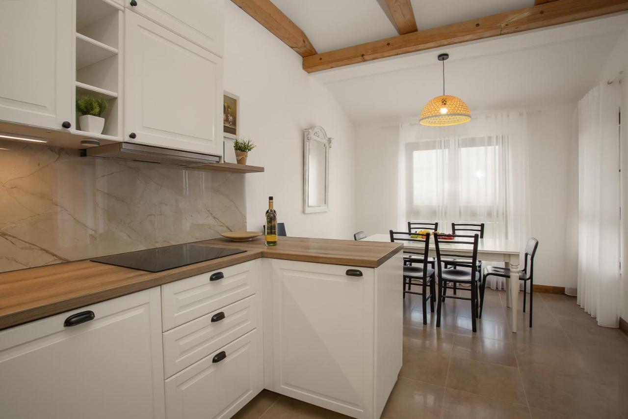 Apartments Cesare With Shared Pool Лижнян Екстер'єр фото
