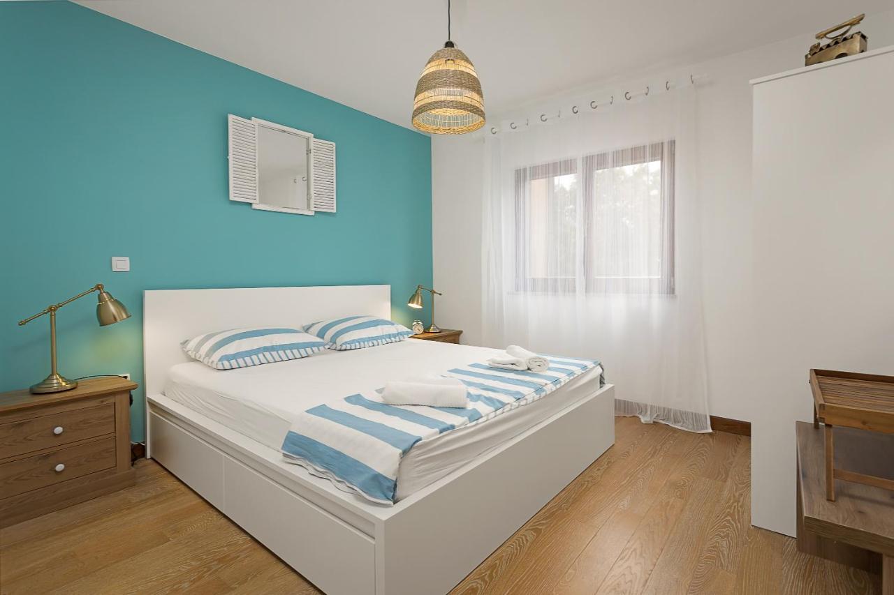Apartments Cesare With Shared Pool Лижнян Екстер'єр фото