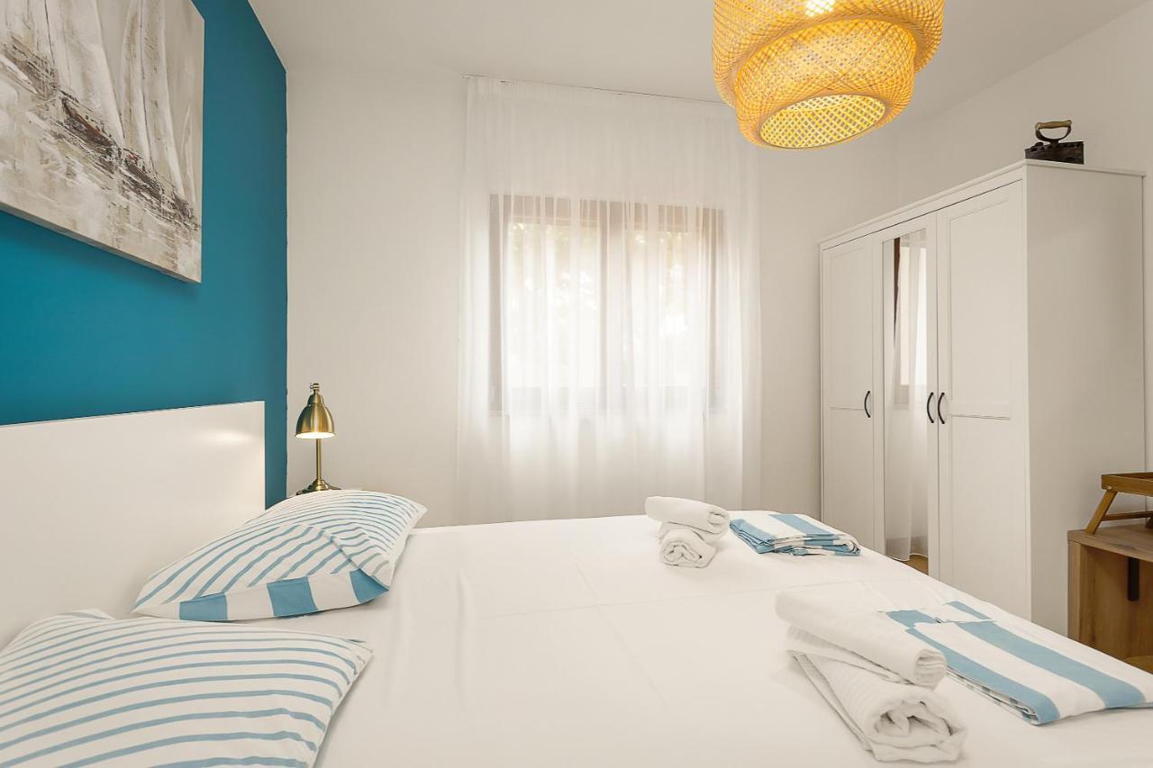 Apartments Cesare With Shared Pool Лижнян Екстер'єр фото